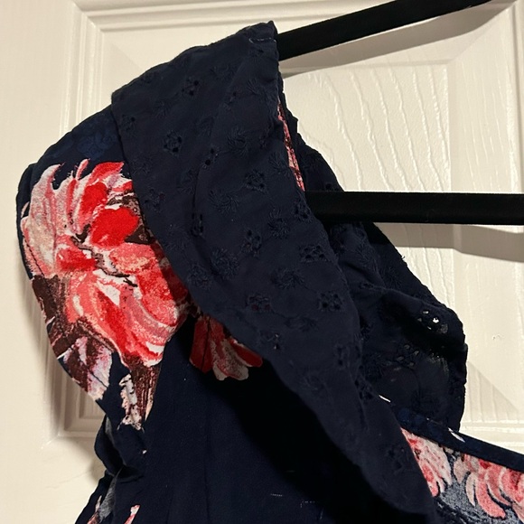 Maurices summer top, navy with floral, size 3x - Picture 4 of 6